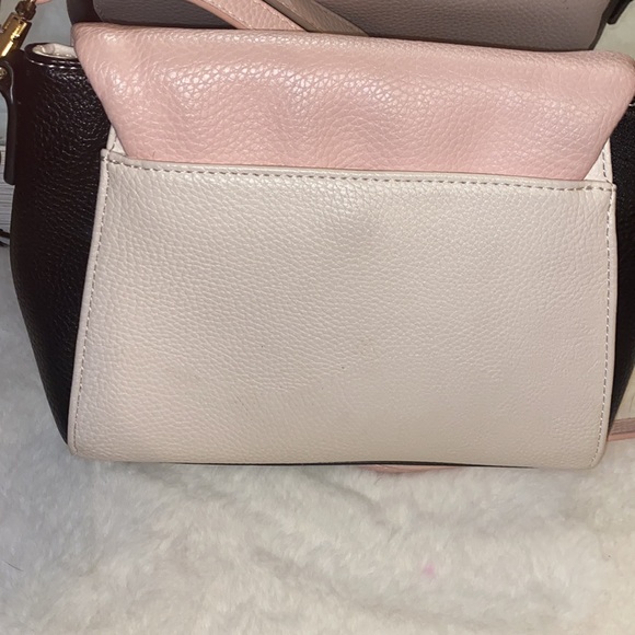 🛑SOLD🛑 GUESS Women’s top handle flap bag - Picture 9 of 10